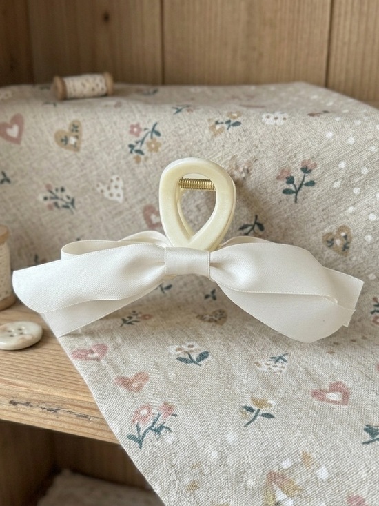 Violet & Brooks Accessories - Cream Ribbon Hair Claw Clip Bow - Elegant Women's Hair Accessory